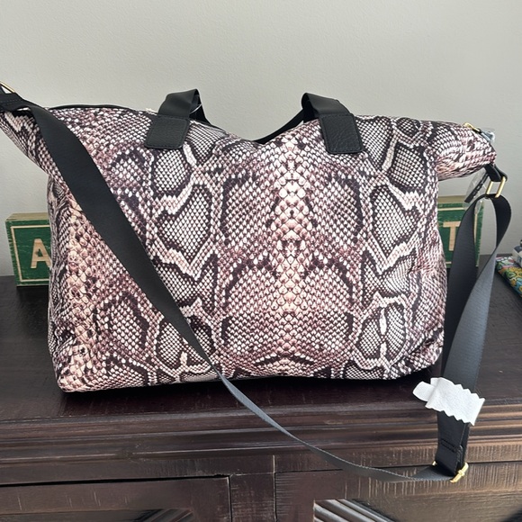 Jessica Simpson Weekender - HUGE!!!! - Picture 5 of 7